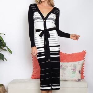 -BLACK WHITE BUTTON DOWN RIBBON DRESS